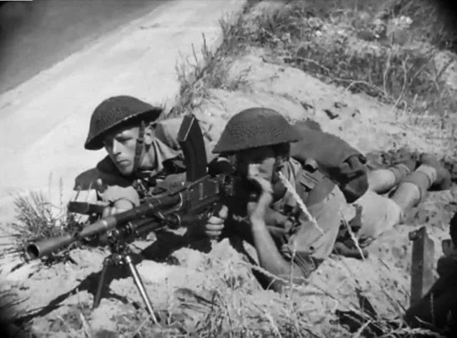 British Army Bren gun crew positioned above Sandy Bay during a 1942 training exercise.
#WWII #Gibraltar #MilitaryHistory #BrenGun #TheRock
📸Kenneth Busuttil