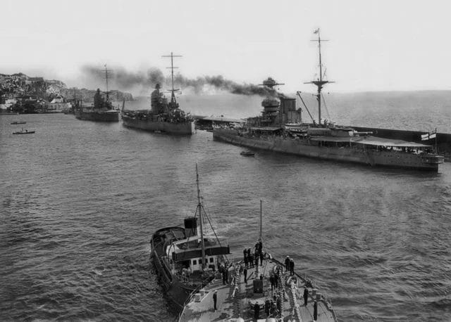 HMS Nelson, HMS Rodney, and HMS Warspite moored at Gibraltar’s South Mole, 1933.
📸Kenneth Busuttil
#history #ww2 #navy #gibraltar #military