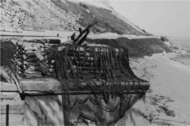 A Bren gun light machine gun mounted for anti-aircraft defence atop a pillbox at the southern end of Sandy Bay. Manned from a camouflaged position by a soldier of the 4th Battalion, Black Watch Regiment — who arrived in Gibraltar in June 1940 following their evacuation from Dunkirk. The regiment was tasked with defending the East Side of the Rock, from Eastern Beach to Sandy Bay.
📸Kenneth Busuttil 
#ww2 #gibraltar #history #military #army
